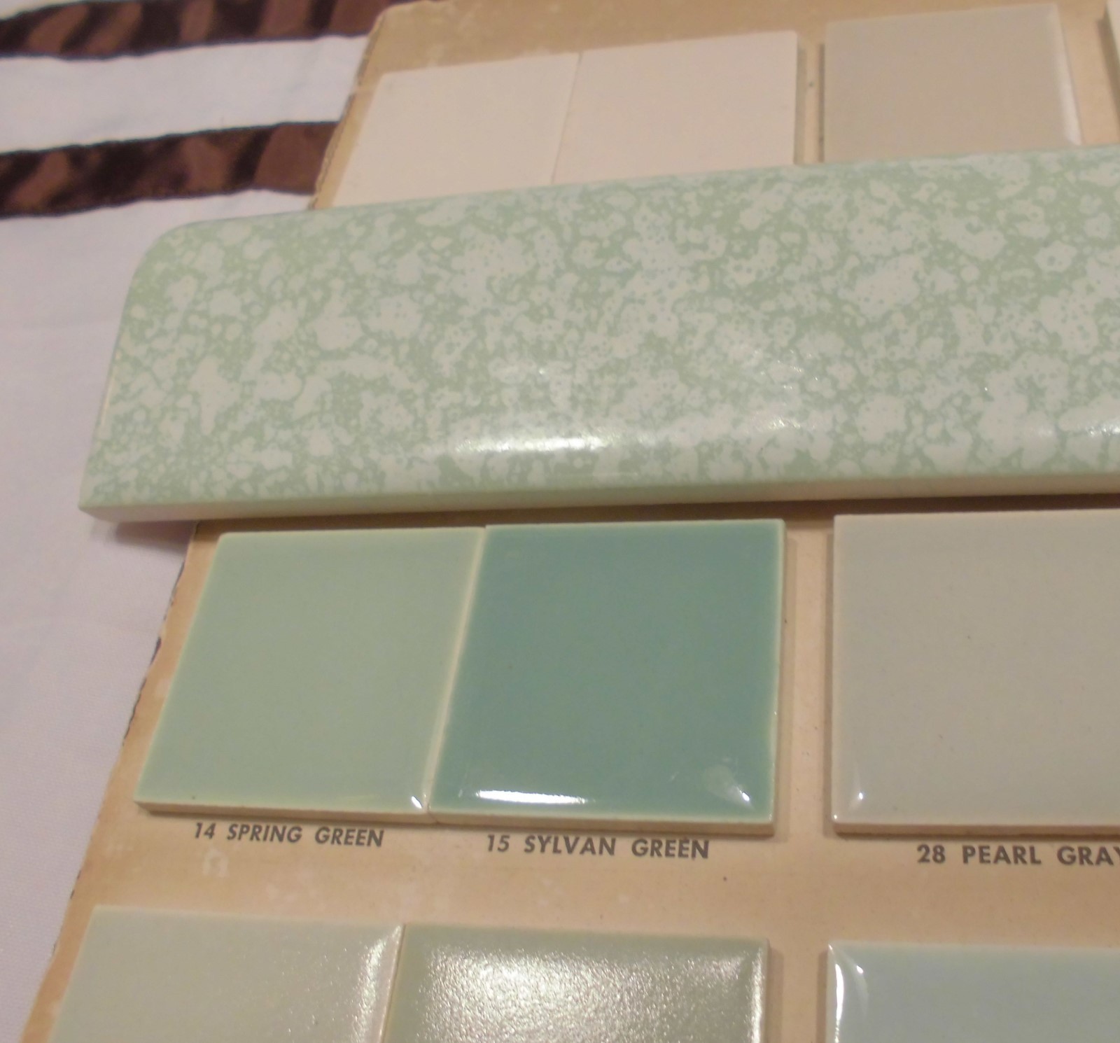 1 pc. *Molted Spring Green* Vintage Glossy Ceramic Radius Bullnose Tile; NOS
