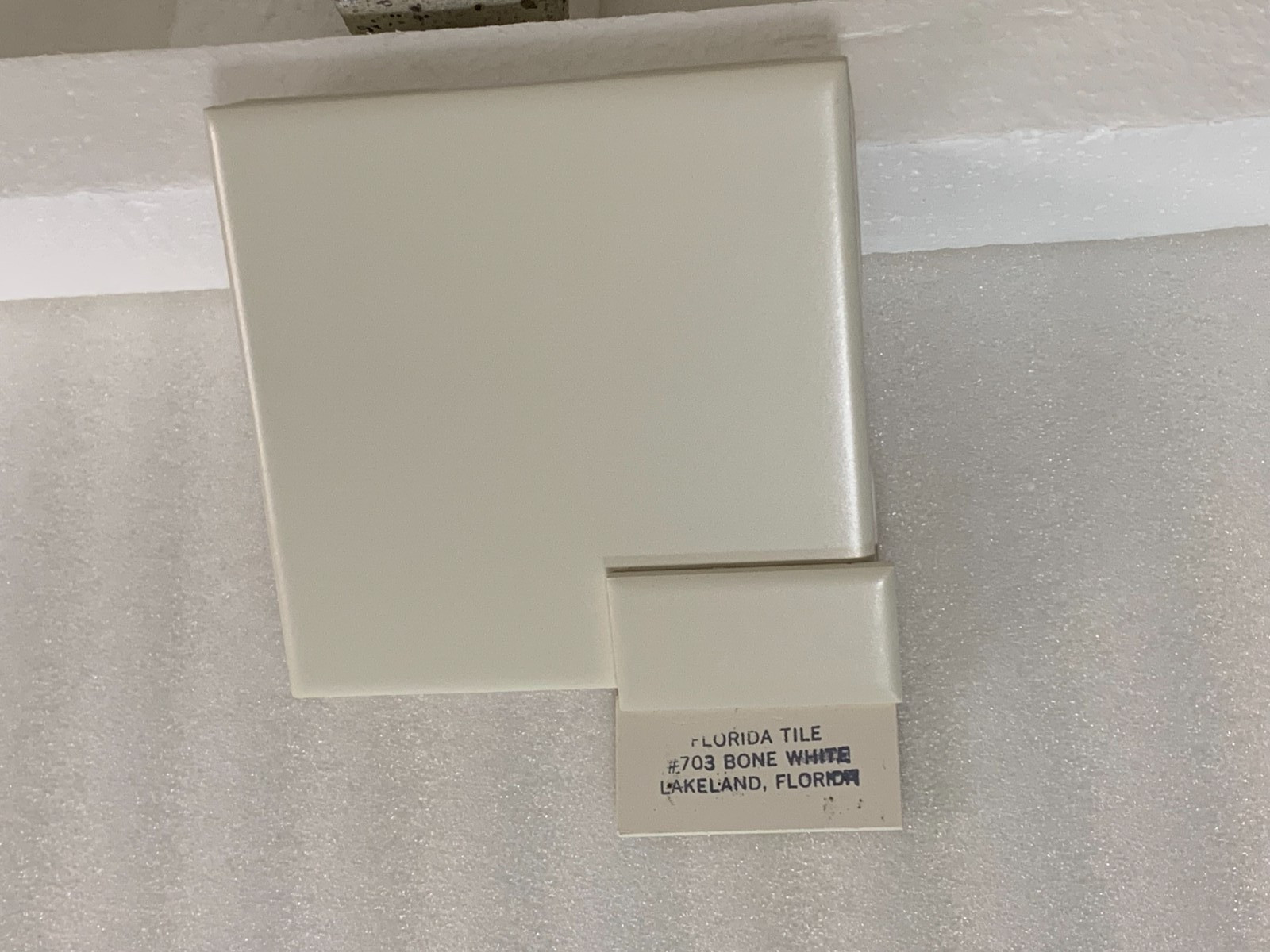 New Vintage Florida Ceramic Tile Bone White 4 3/8″ x 4 3/8″ Matte *8*pcs