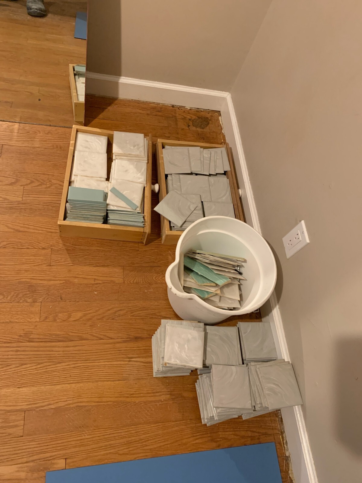 Vintage plastic wall tiles. Approximately 100 tiles.