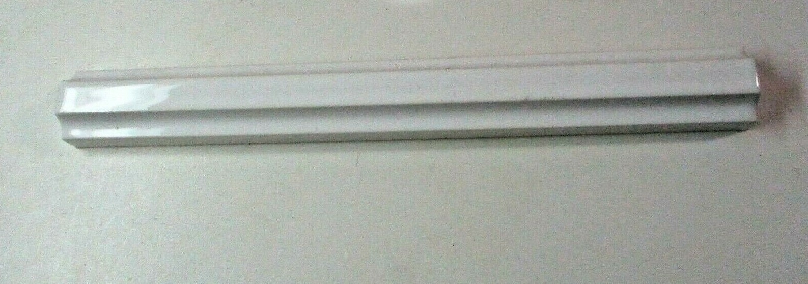1 Tile Ceramic Porcelain 7-7/8″ Glossy White Trim Wall Accent Border Cap Vintage