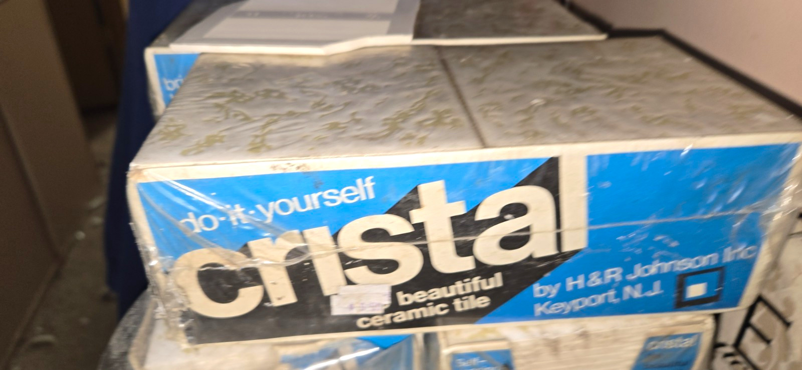 Cristal Glazed Ceramic Wall Tile 4 1/4 x 4 1/4, 36 Pack, White/Gold $175pr Box