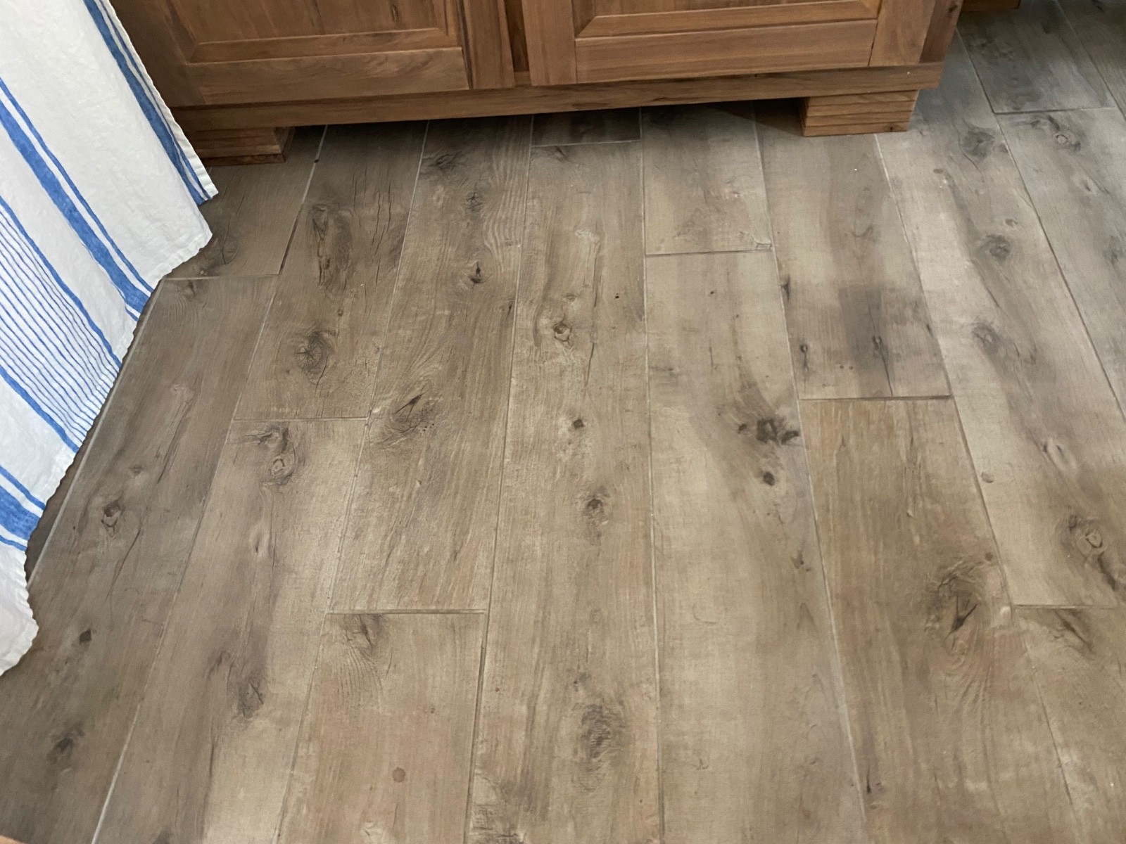 porcelaine ceramic floor tile 8×48” 550 sq.ft.