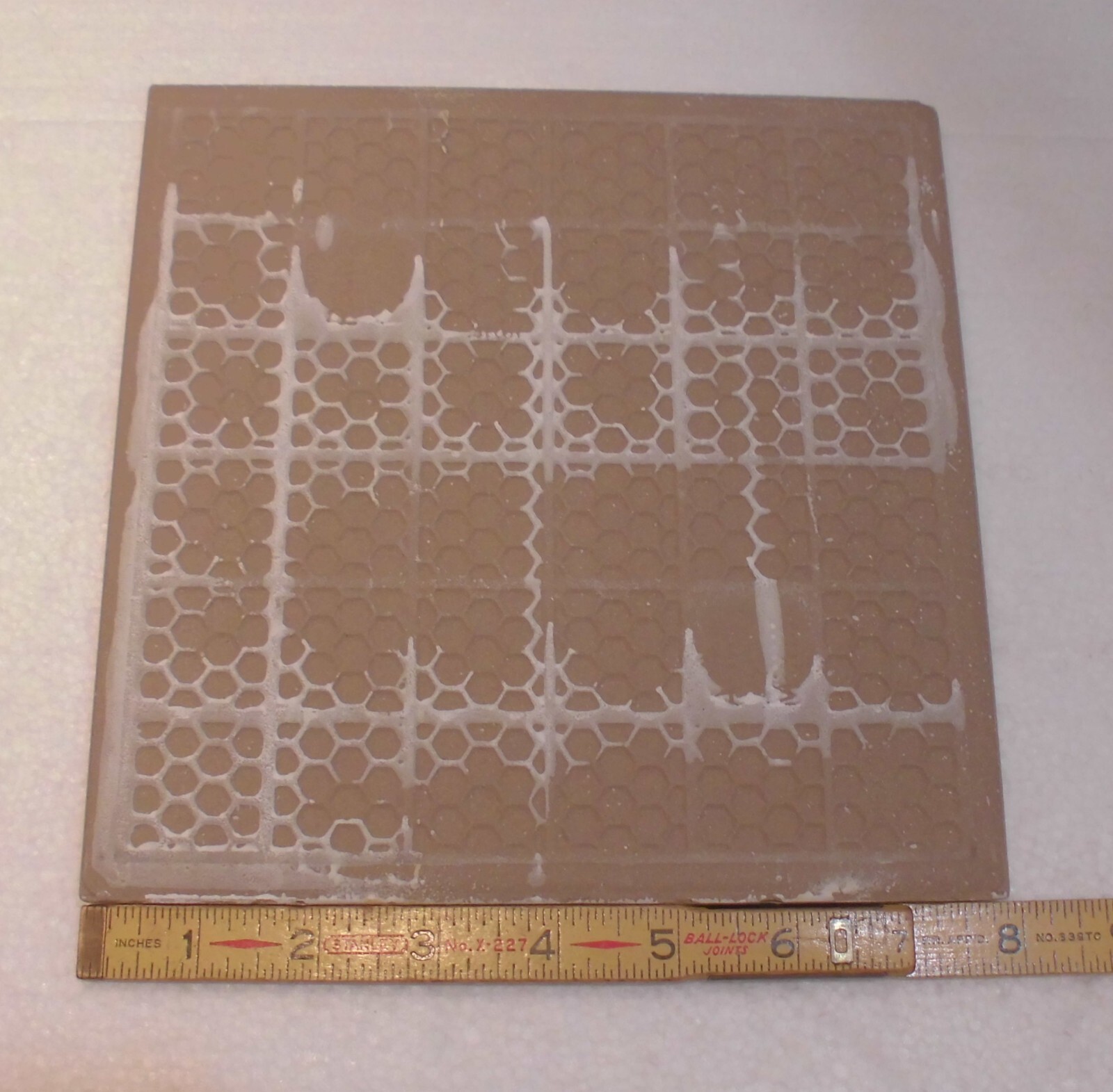 1 pc. Pale Yellow – Gold Color: Daltile Co. Ceramic Floor Tile: 8″ X 8″ NEW