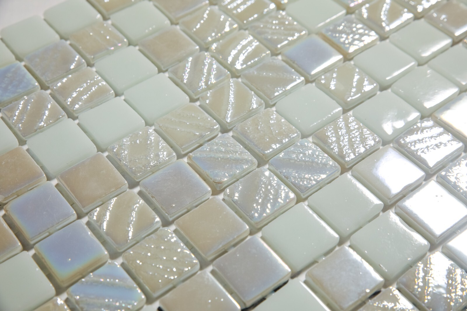 Pressed Glass Mosaic on Pool Net 32.5×51.5 – Alves Blend White Pool
