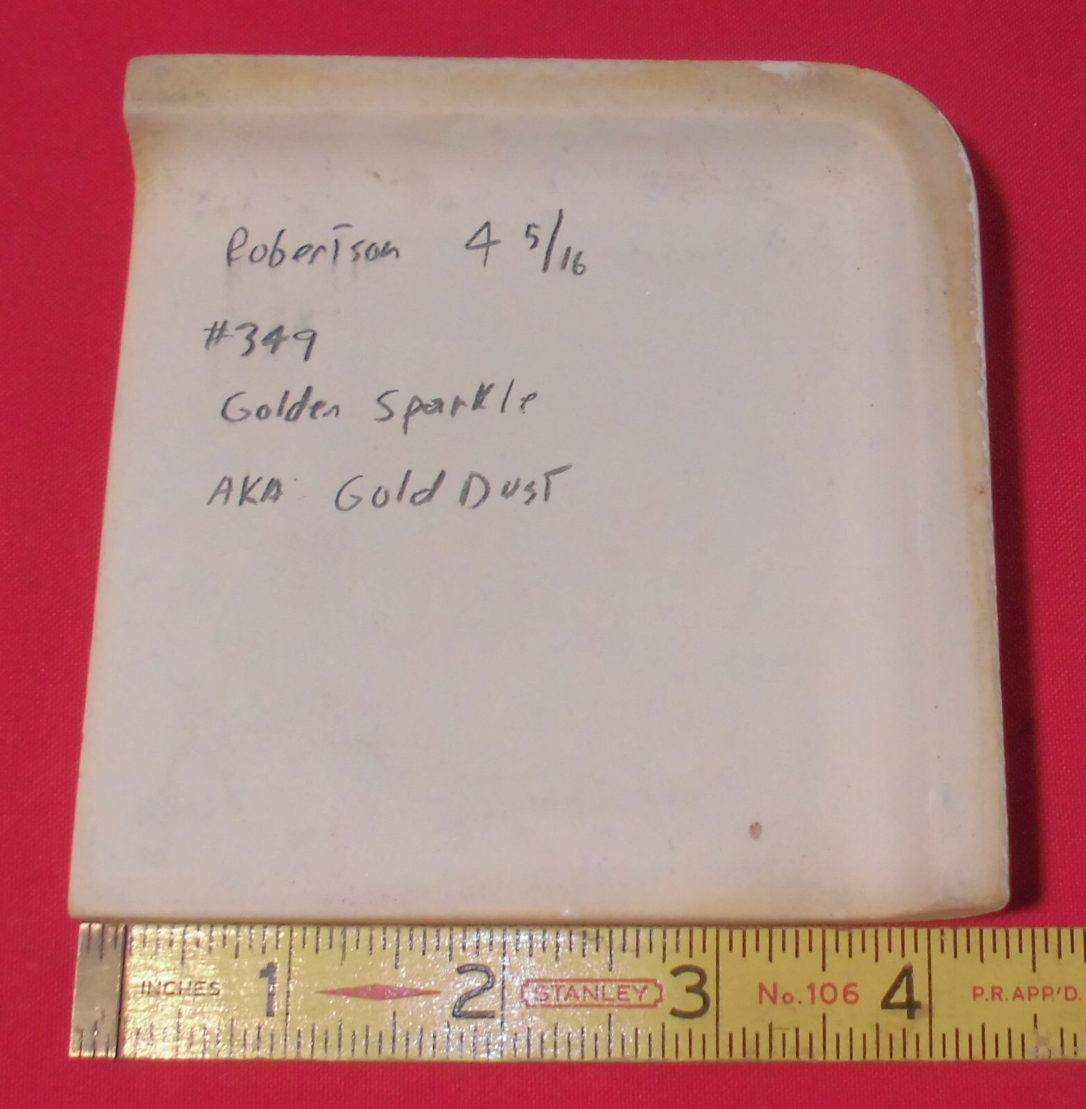 1 pc. Corner Bullnose; Golden sparkle: Glossy Ceramic Tile by Robertson 4-5/16″