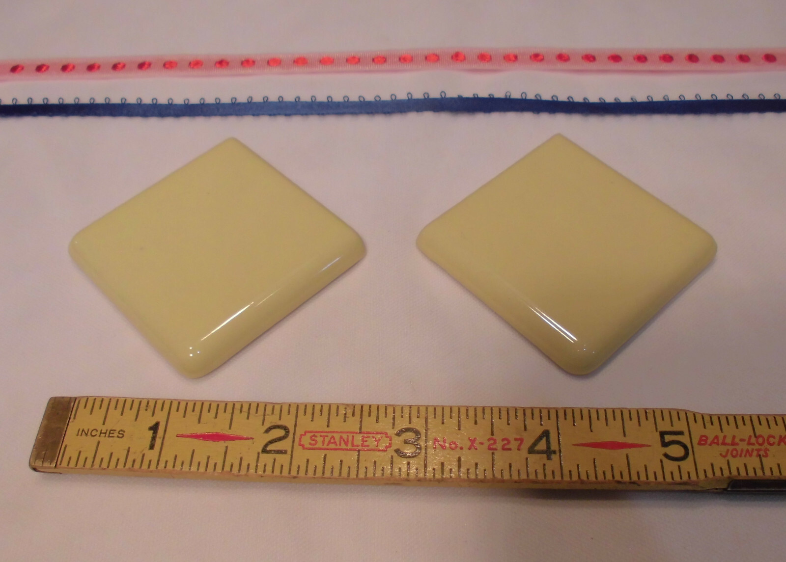 2 pcs. Glossy Yellow 2″ X 2″ X 5/16″ Ceramic Surface Bullnose Corner Tiles NEW