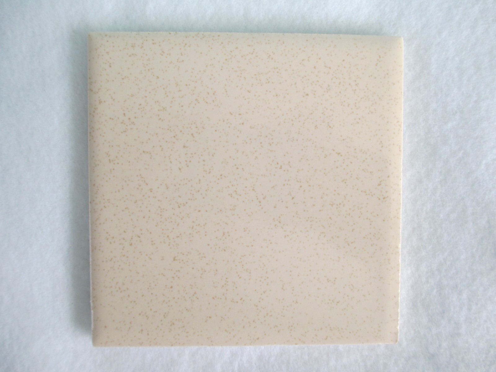 VINTAGE MID CENTURY TAN & BROWN SPECK CERAMIC WALL TILE SQUARE 4 1/4″ X 4 1/4″