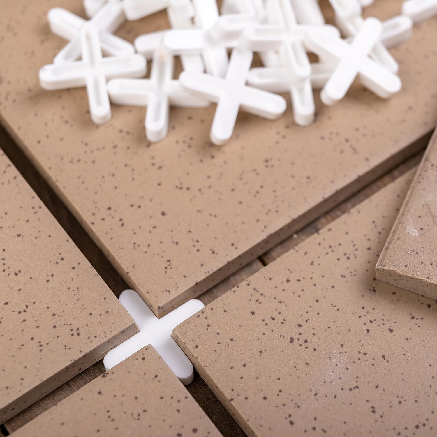 200Pcs Wall Floor Tile Plastic T Shape Spacers Tiling Tools 2.5Mm 3/32″ Tile Spa