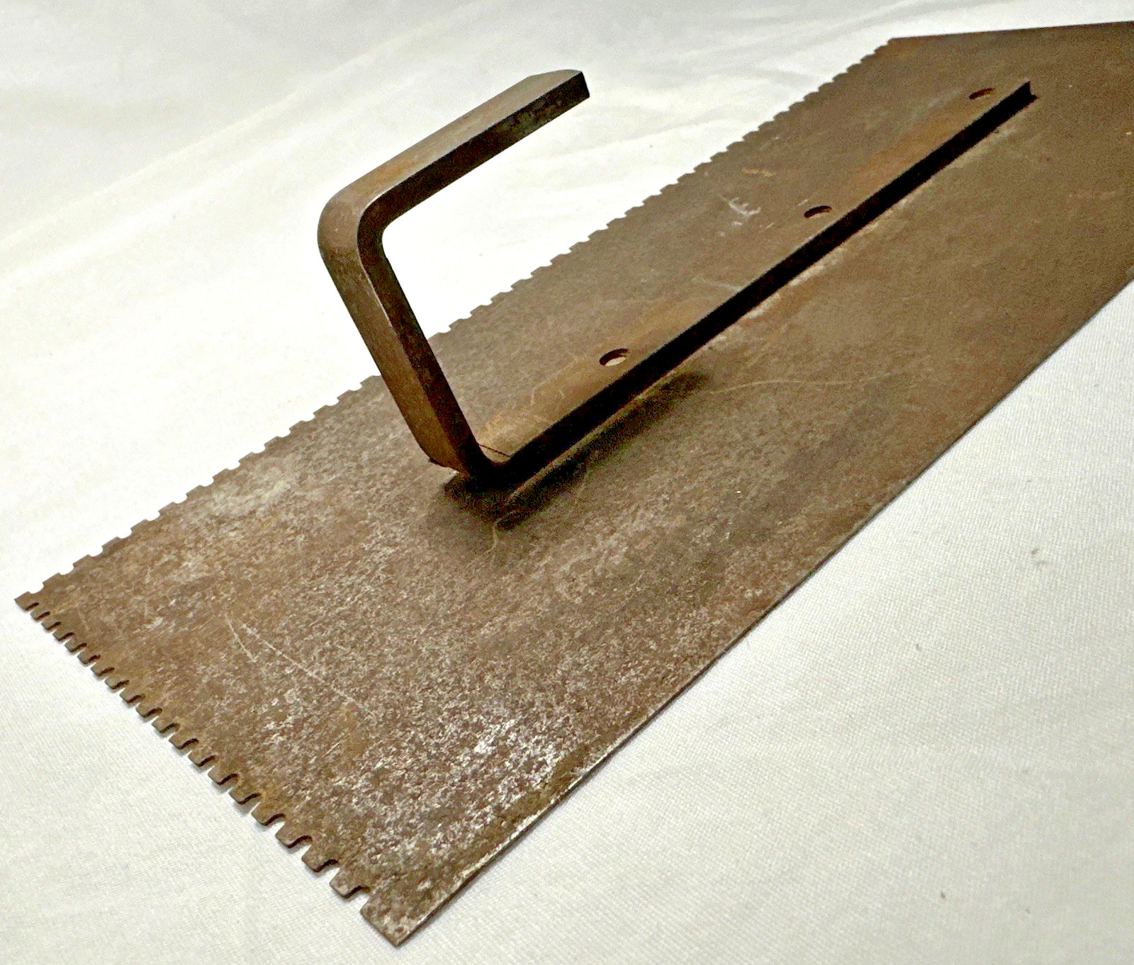 Vintage Notched Angled Trowel Metal 4.5″ x 9.5″ Rusty Tile
