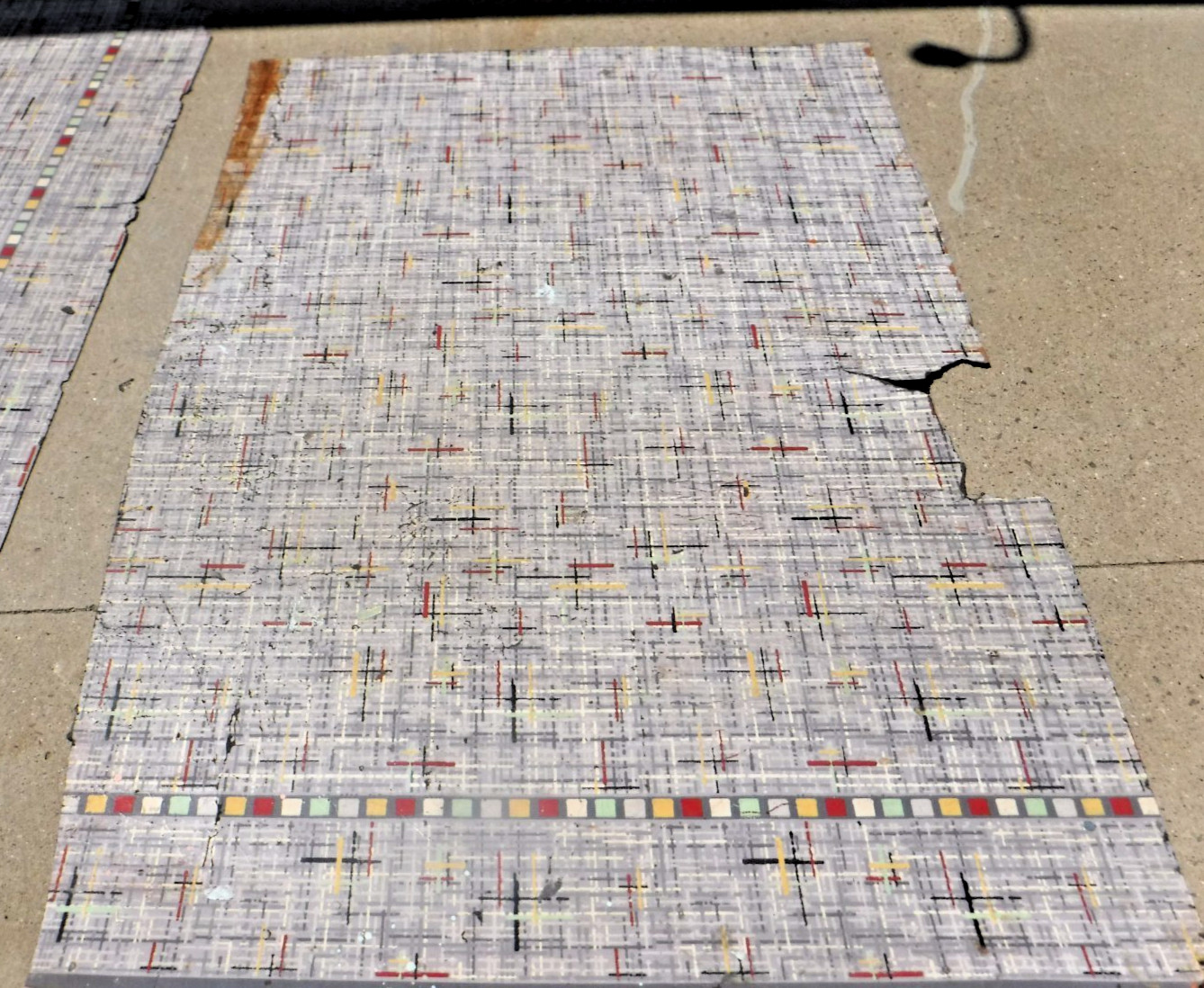 VTG~LINOLEUM FLOORING~LARGE PIECE~46″x66″~1950-60~MOVIE SET~MCM~GRAY GRID B