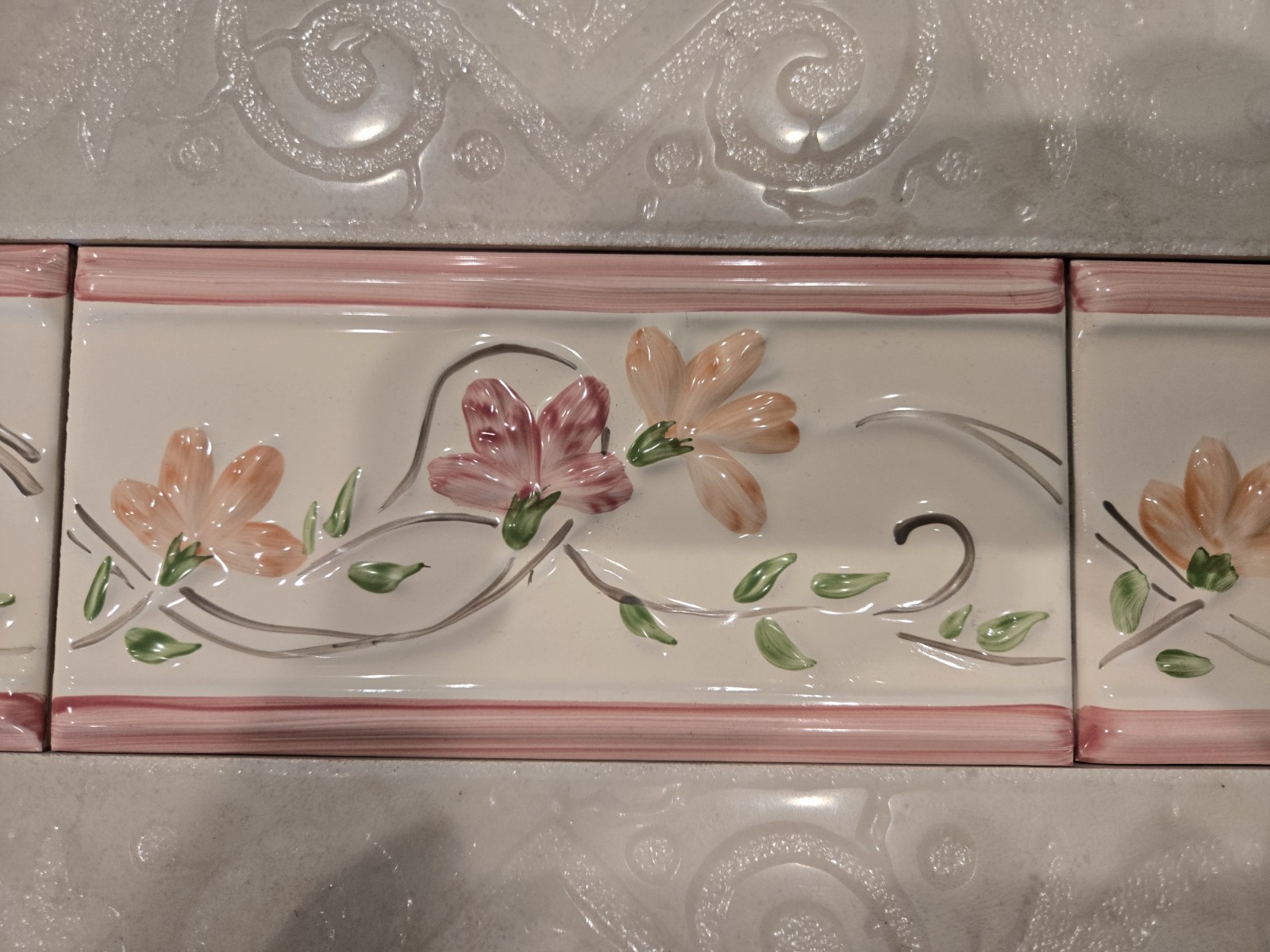 Pink scrolling flowers Wall Tile Border imported from Spain 7 3/4in X 3 7/8in