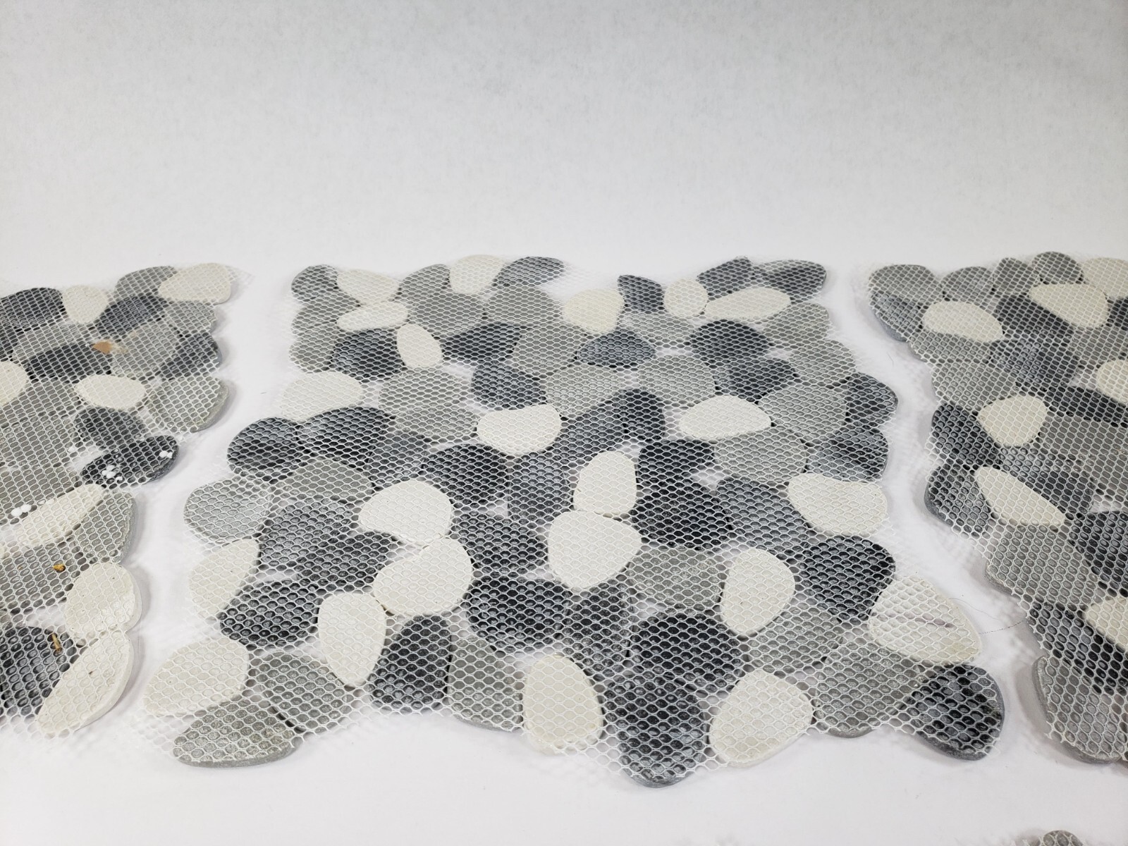 Diflart Pebble Tile for Shower Floor Java Tan & White 5 Sq.ft Pebble Backsplash