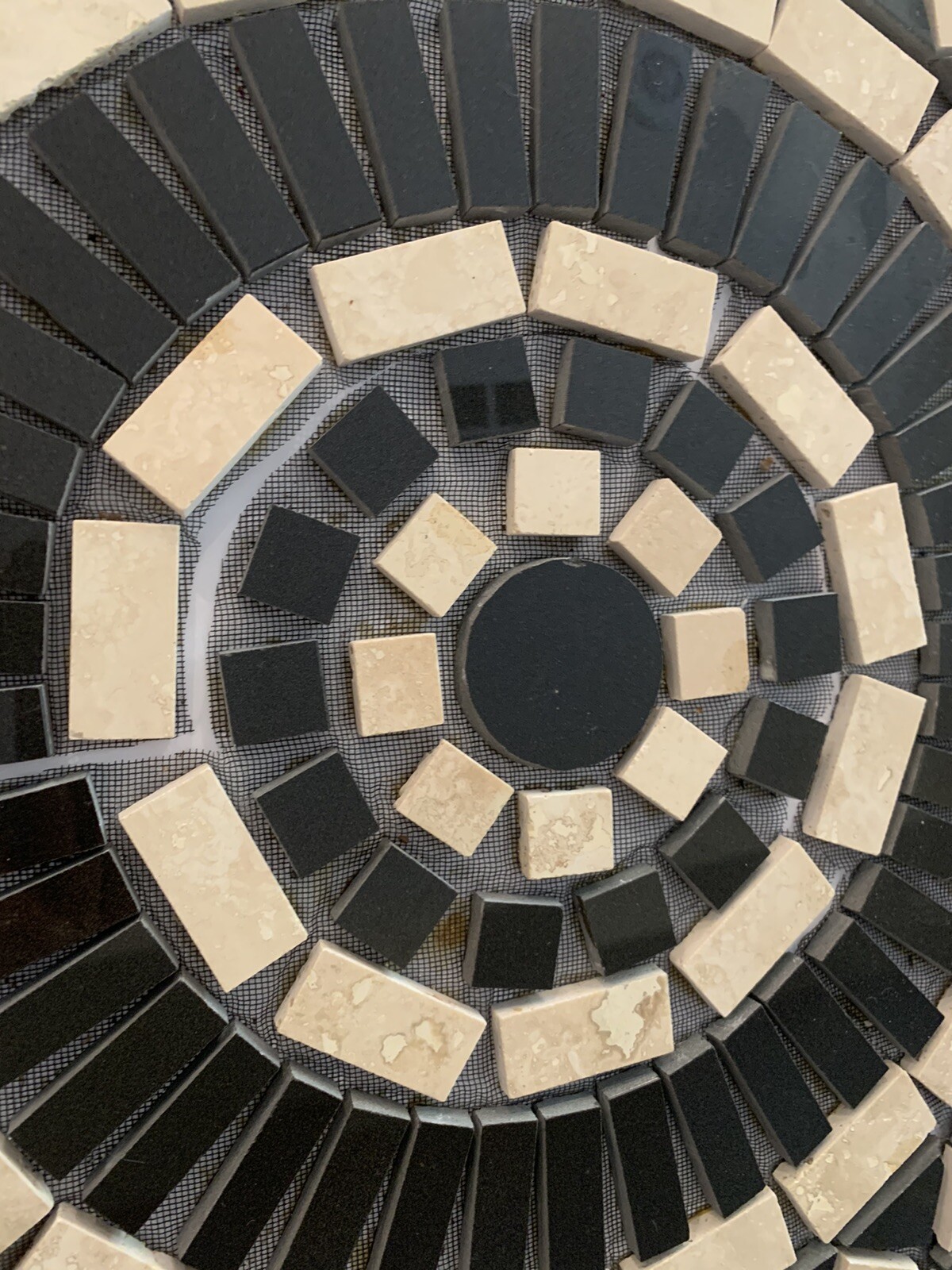 Mosaic Tile Inlay Circular Travertine Marble & Black