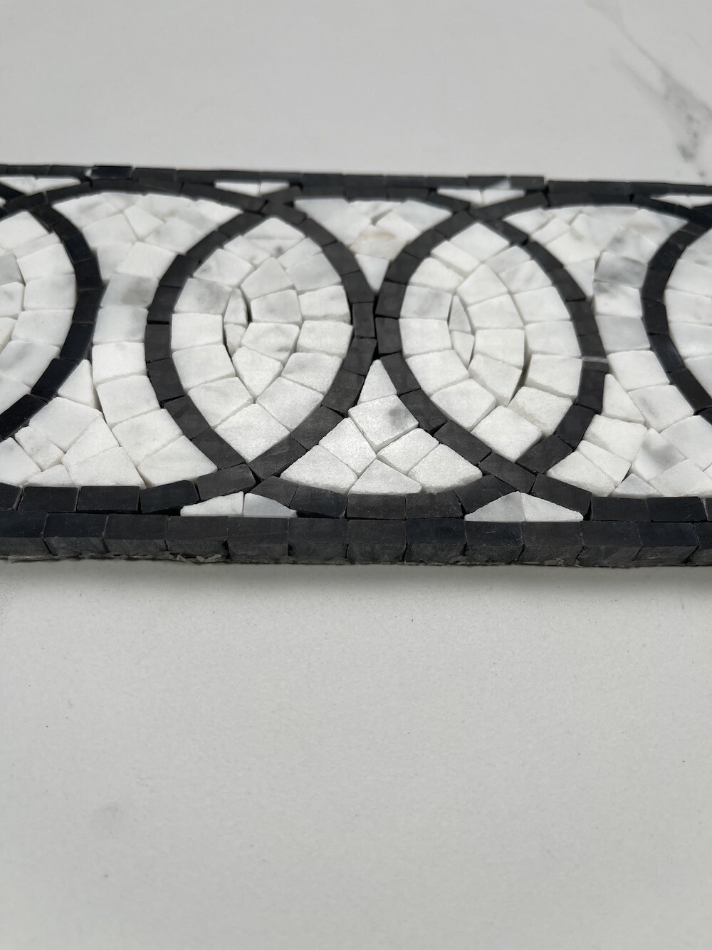 B0103P Eternal Rings Mosaic Border Carrara White Black Marble Listello Tile