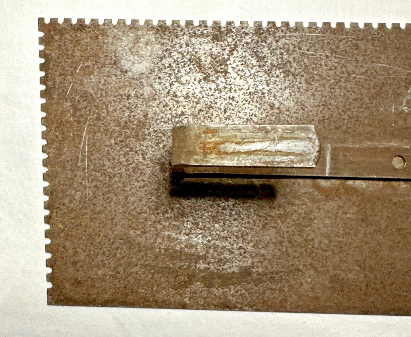 Vintage Notched Angled Trowel Metal 4.5″ x 9.5″ Rusty Tile