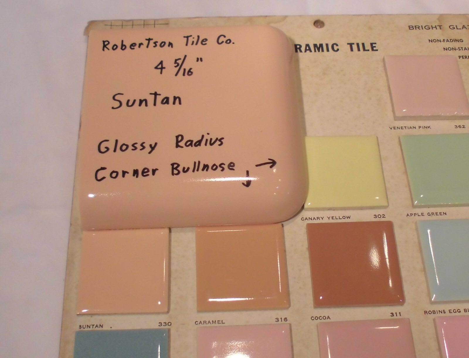 1 pc. Corner Bullnose; Suntan Glossy Ceramic Tile by Robertson 4-5/16″ Mudd Cap