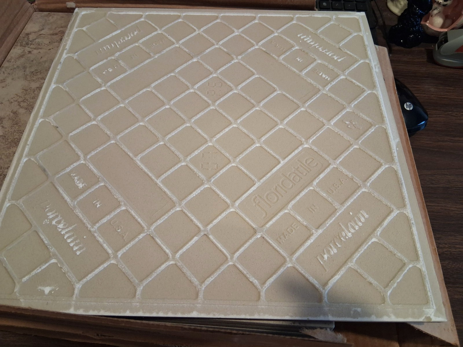 (4 PIECES) 12″ x 12″ FORIDA PORCELAIN TILE, HAMELOT MANOR DESIGN/COLOR, USA MADE