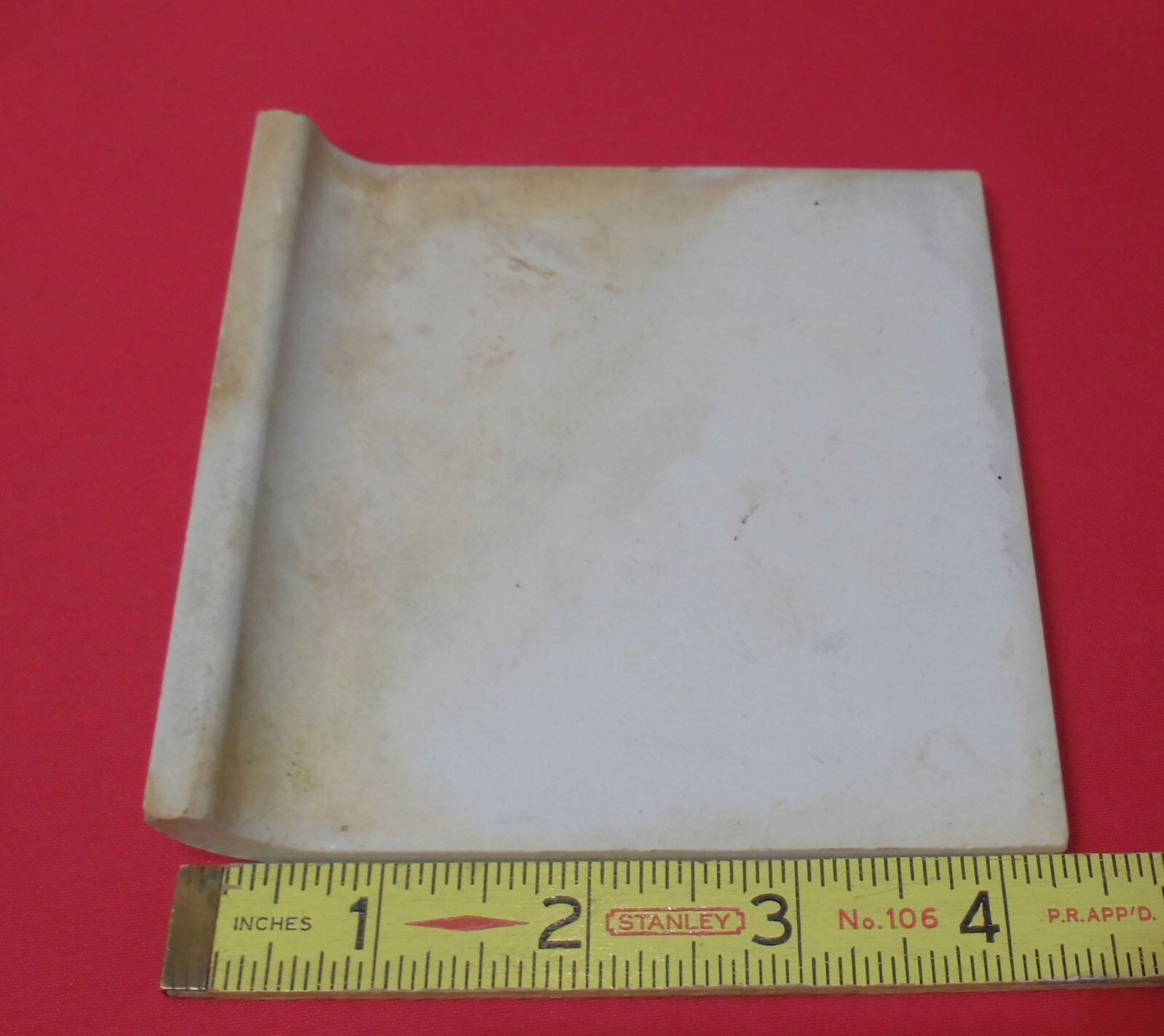1 pc. Oatmeal: Glossy Ceramic Radius Bullnose tile 4-3/8″ Speckled Beige Defects