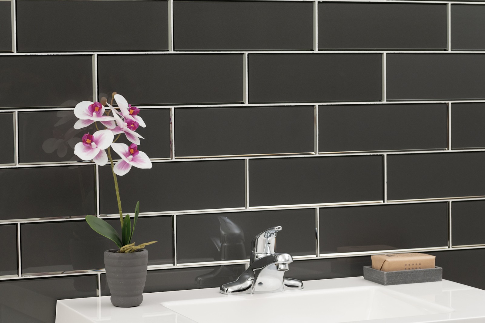 Ackland AKM-G-RI4X12TL-CA Rivella – 4″ x 12″ Glass Solid Wall – Sage Edge