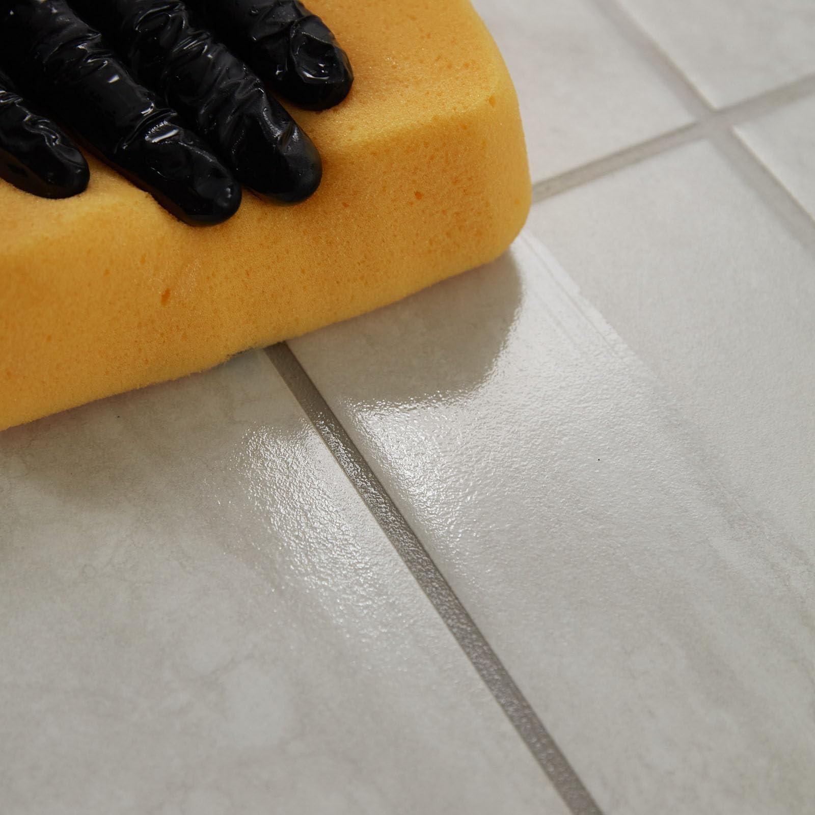MAPEI UltraCare Grout Refresh 8oz Colorant Sealer for Tiled Surfaces
