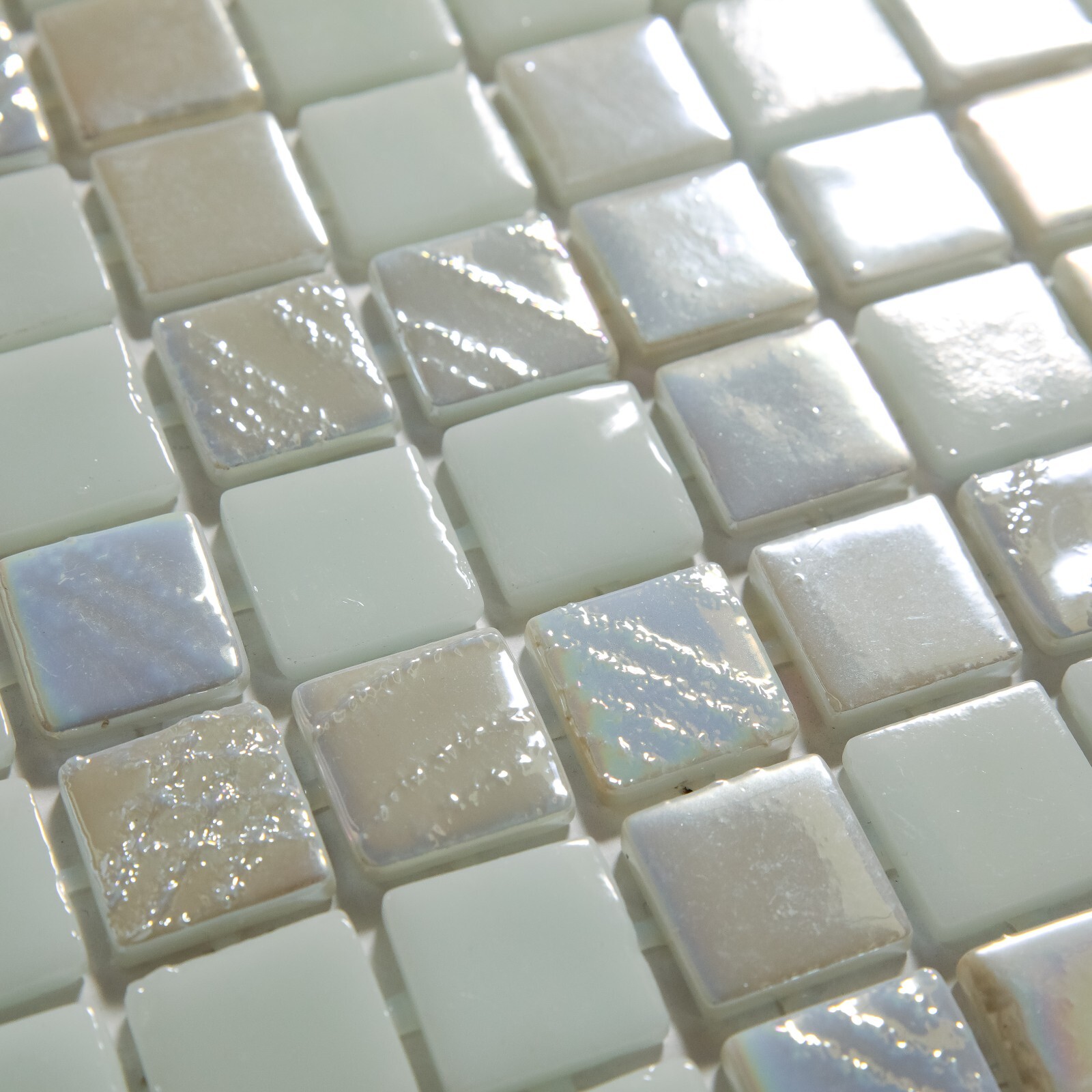 Pressed Glass Mosaic on Pool Net 32.5×51.5 – Alves Blend White Pool