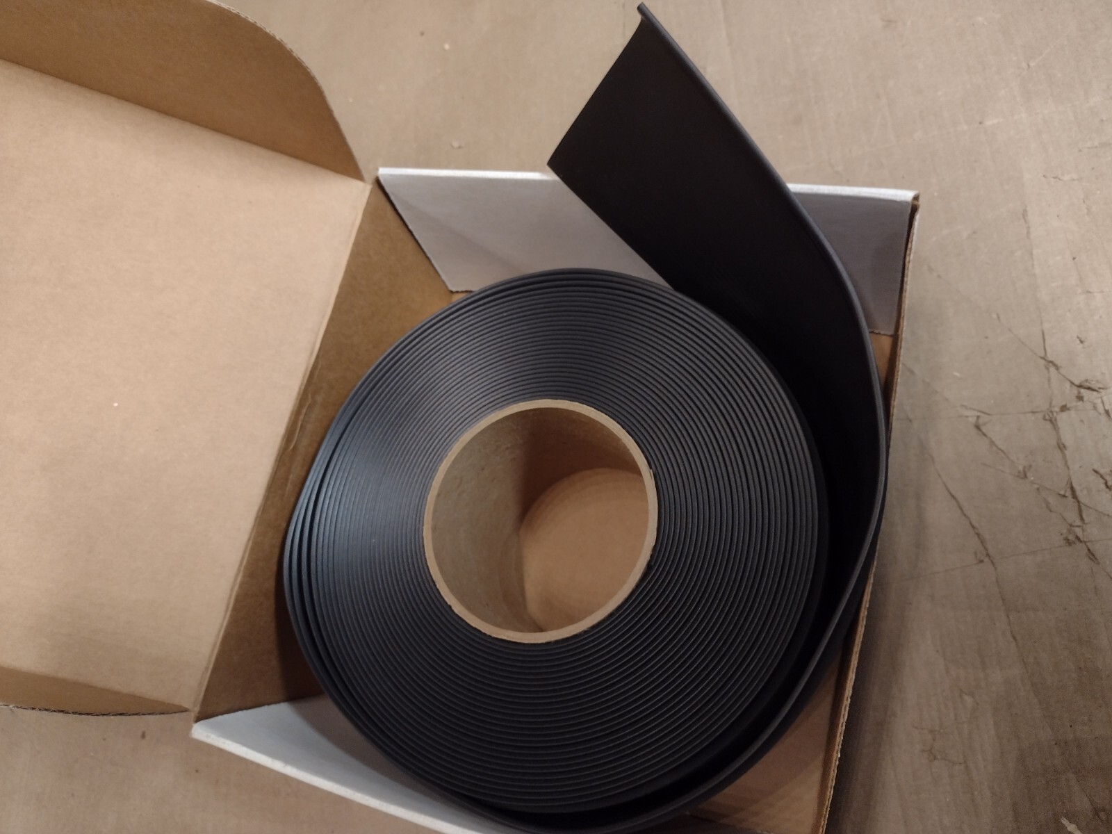 Flexco 4″ W x 50 ft Long x .080 Coil Black Dahlia Vinyl Standard Wall Base