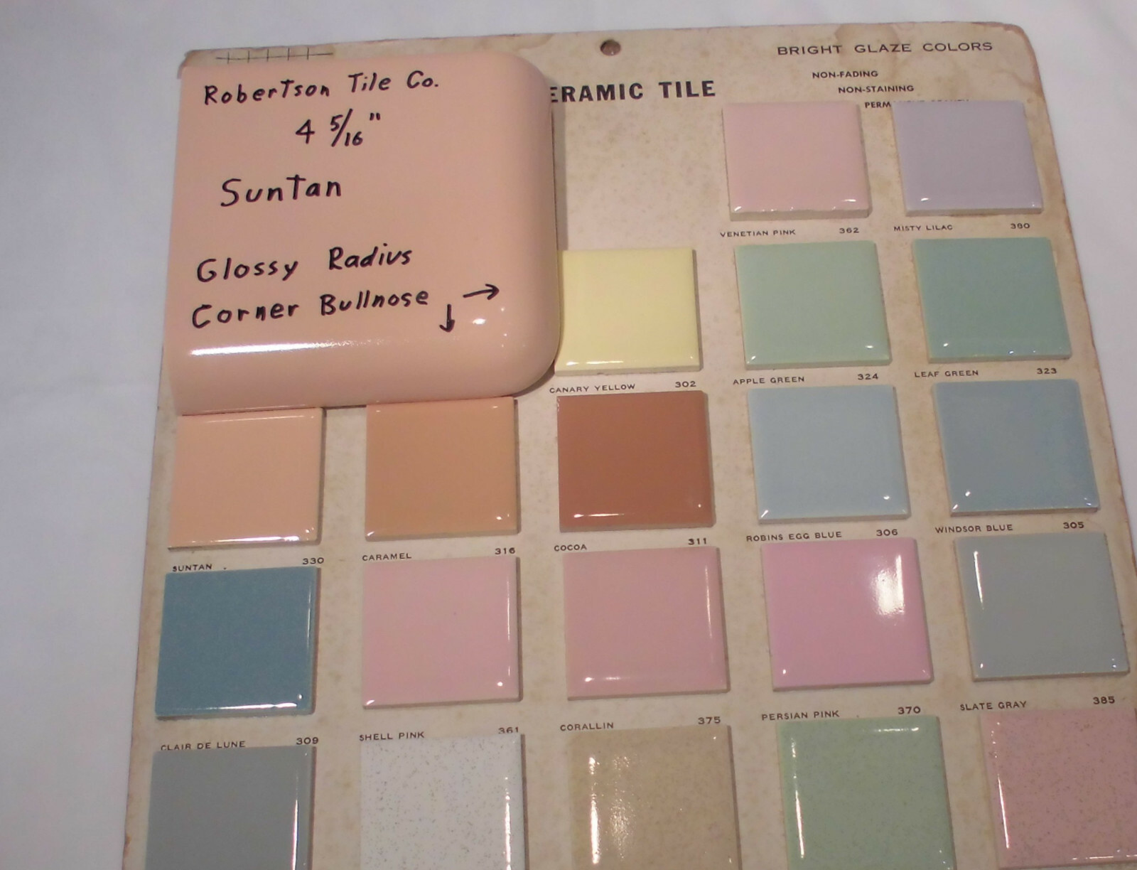 1 pc. Corner Bullnose; Suntan Glossy Ceramic Tile by Robertson 4-5/16″ Mudd Cap