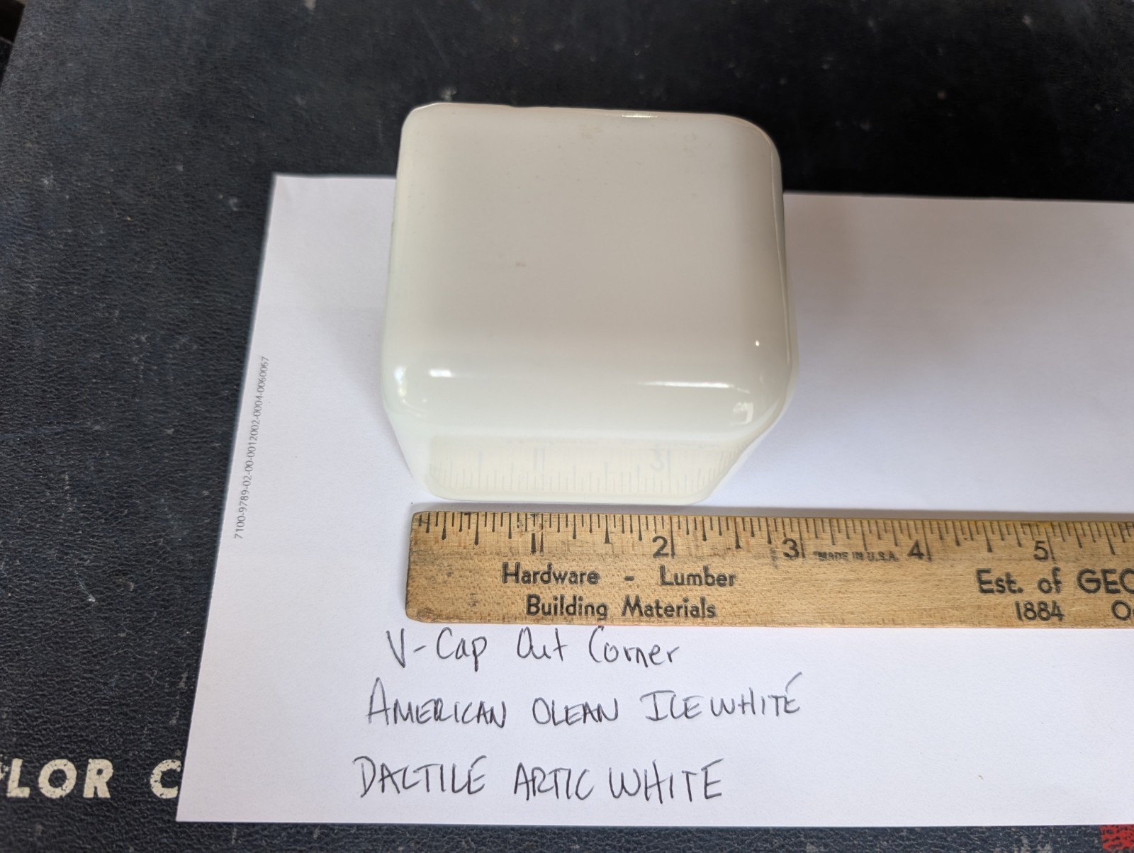1 pc American Olean Vintage Ice White Counter Trim V cap 0025 190 WAC8262 Corner