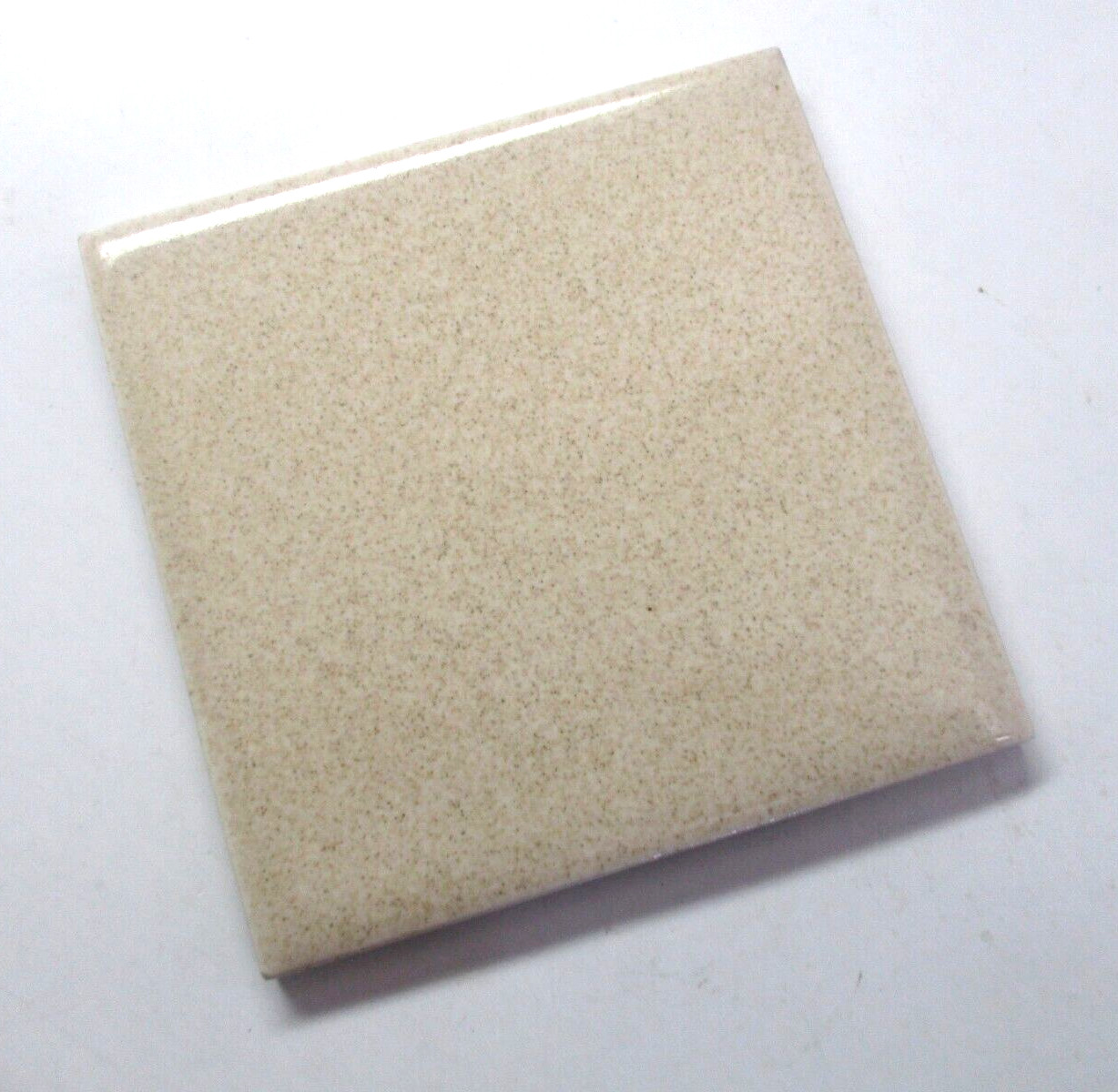 1 Wall Tile Robertson USA 4-5/16″ Gloss Speckled Brown on Beige Ceramic 1950 MCM