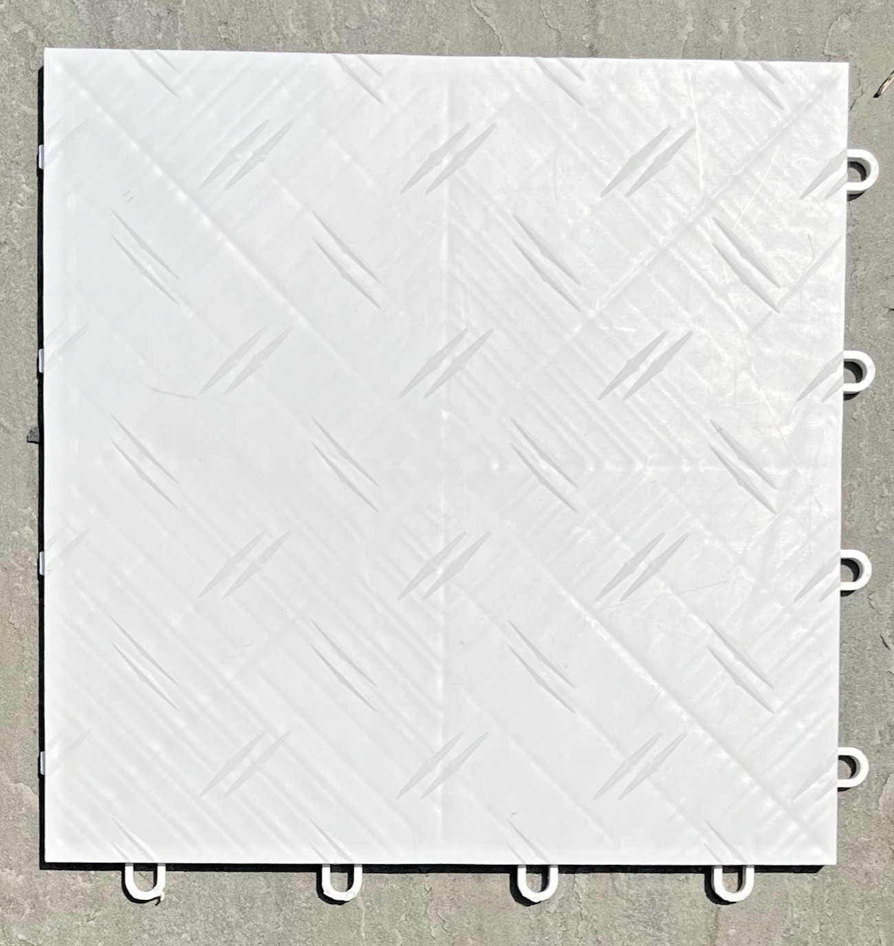 Garage Flooring Interlocking Mat Tiles 30 Black and 30 White 12″x12″ 60 sq. feet