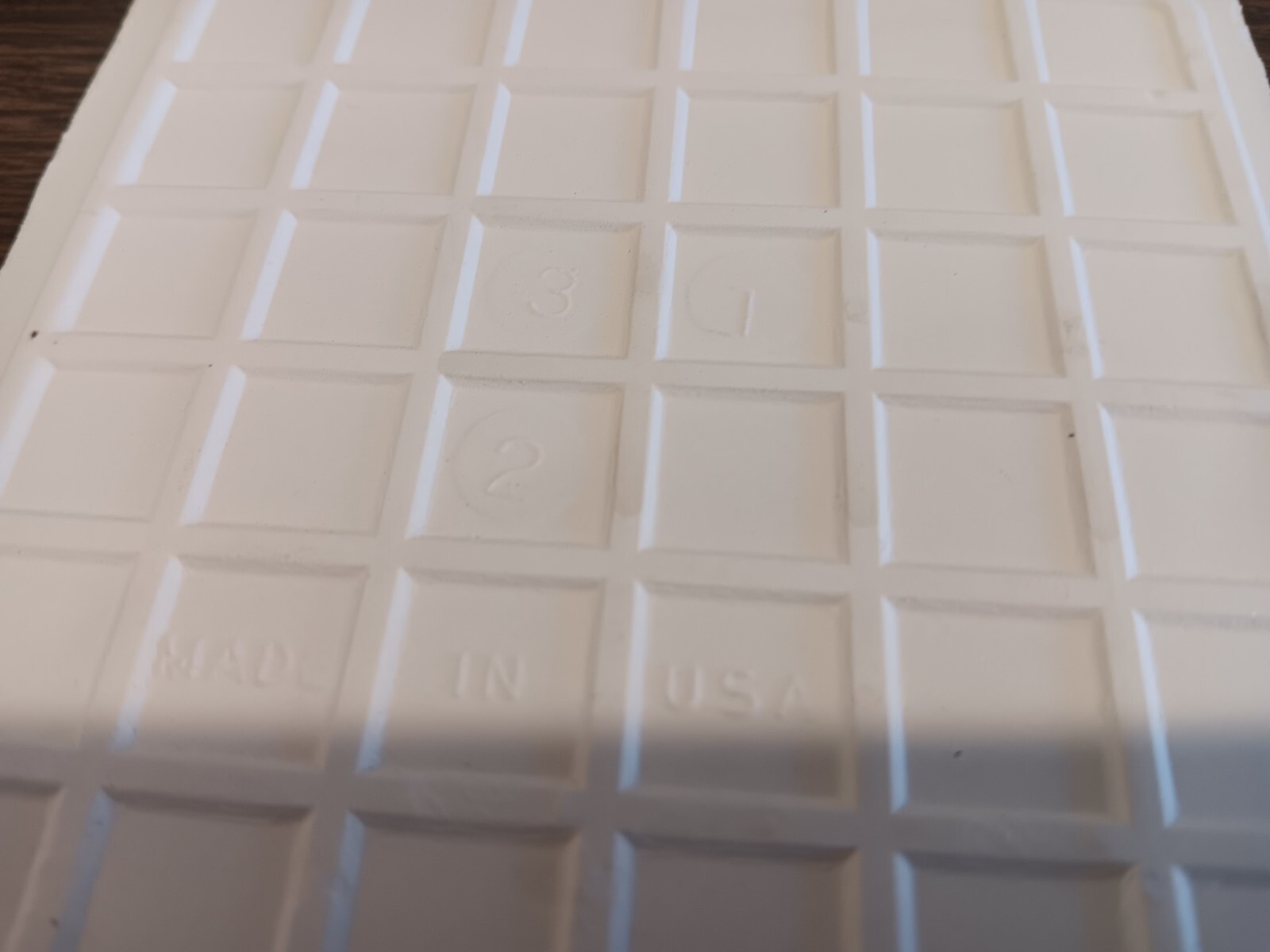 (1 EACH) CERAMIC WALL/FLOOR TILE SOLID WHITE COLOR 4.25″ x 4.25″ MADE IN USA