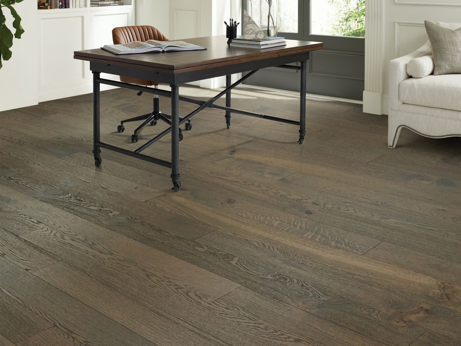 Shaw SW583 Empire Oak 5″W Wire Brushed Engineered Hardwood – Astor