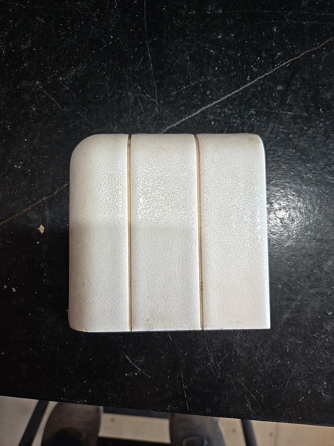 Vtg NOS 4 1/4″ Left Corner Curved Bullnose Crystalline White Verticle Scored