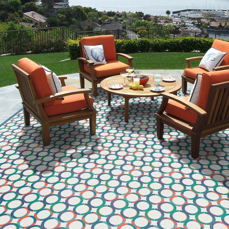 ‘Bubbles’ Multi-Color Geometric Non-Slip Indoor/Outdoor Rug 2′ x 3′