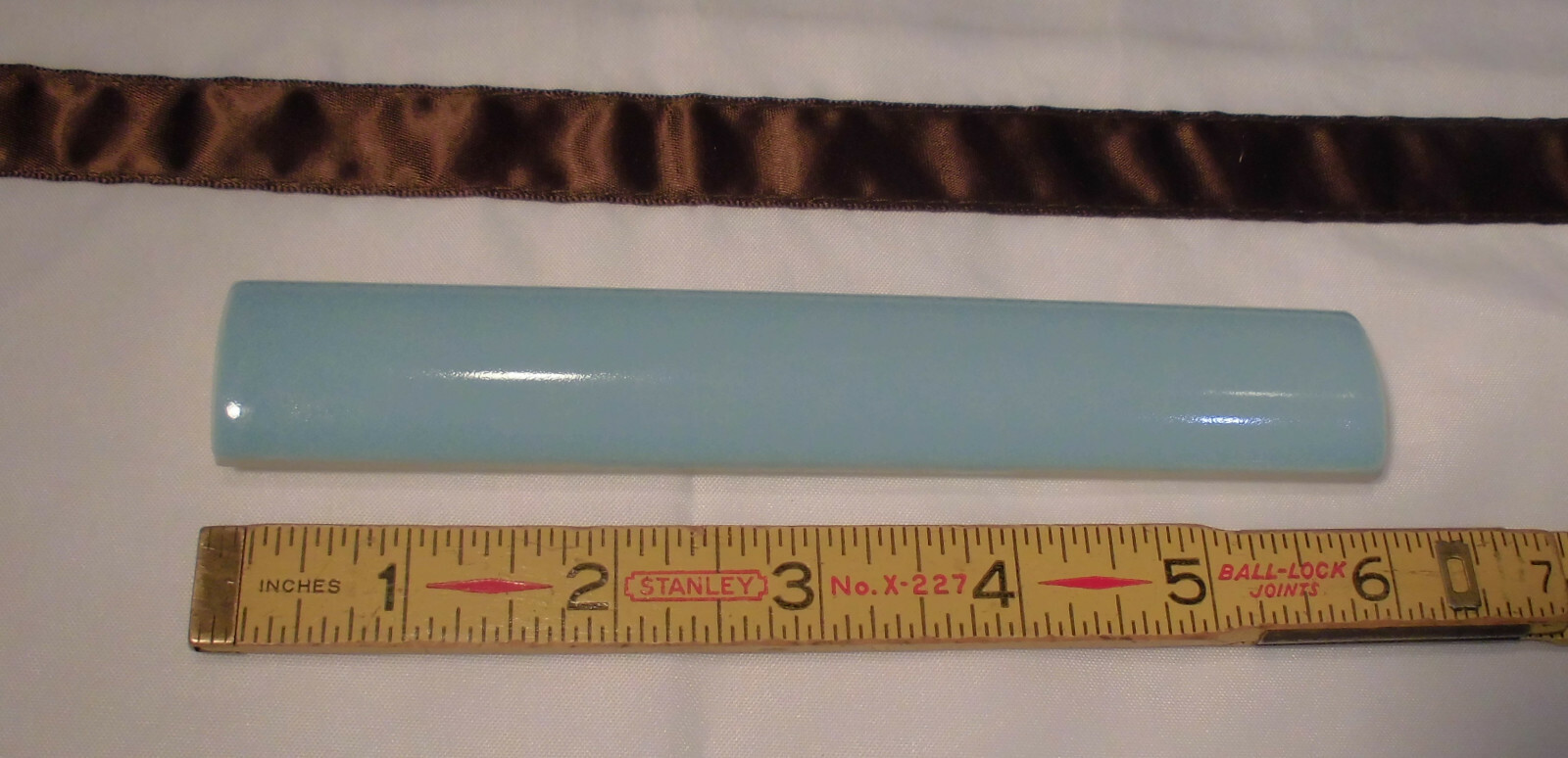 1 pc. *Sky Blue* Ceramic Outside Corner / Quarter Round Tile 1″ X 6″ NOS