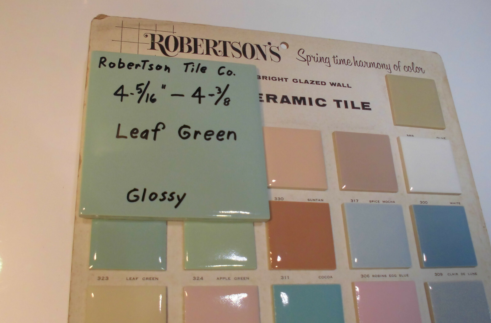 1 pc. Glossy Ceramic Tile *Leaf Green* 4-3/8″- 4-5/16″ by Robertson Co. NOS