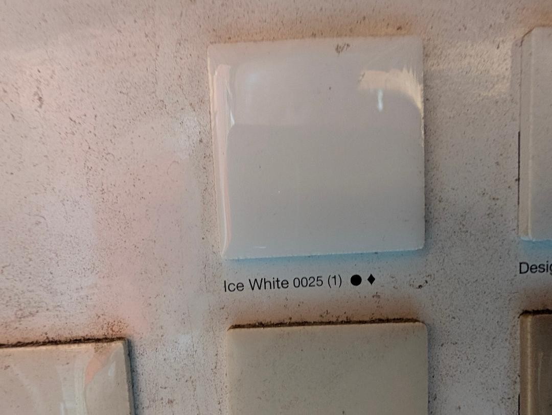 4 pcs Gloss Ceramic Tile Ice White 25 American Olean Daltile 190 bullnose S4369
