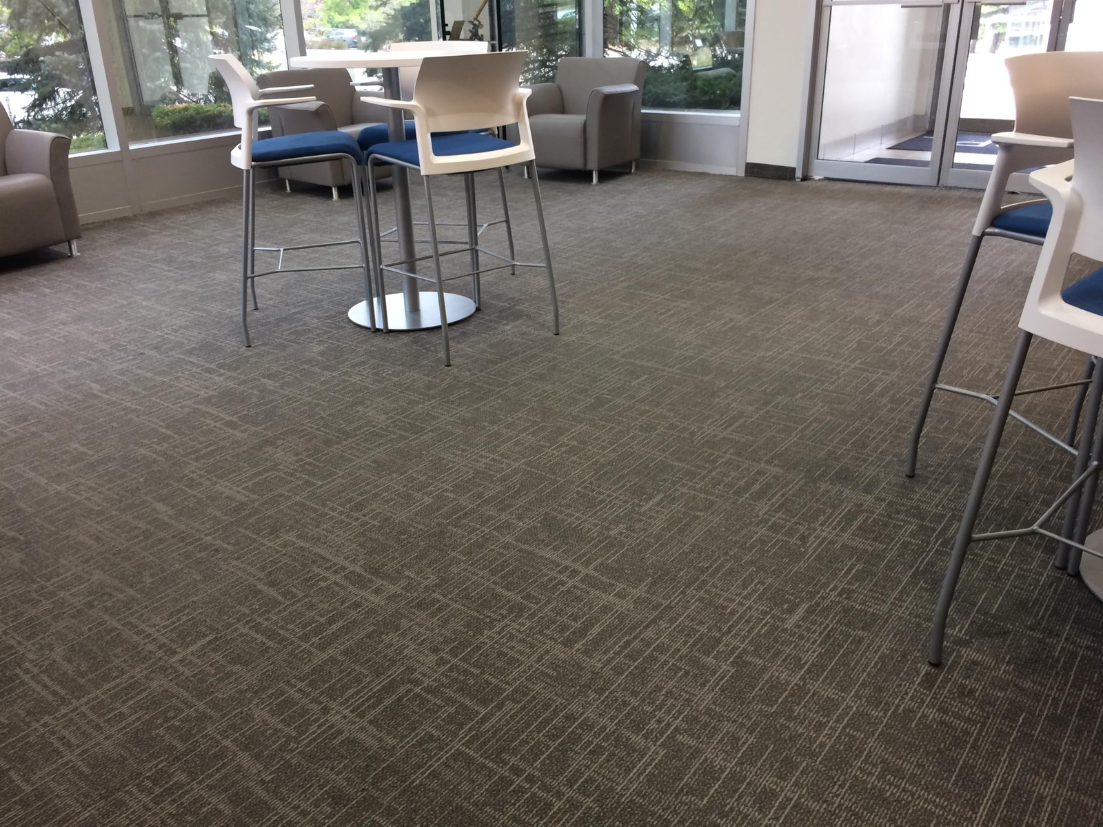 Will Float Residential/Commercial Carpet Tile. 250tabs = 70 syds/630 SF of Ca…