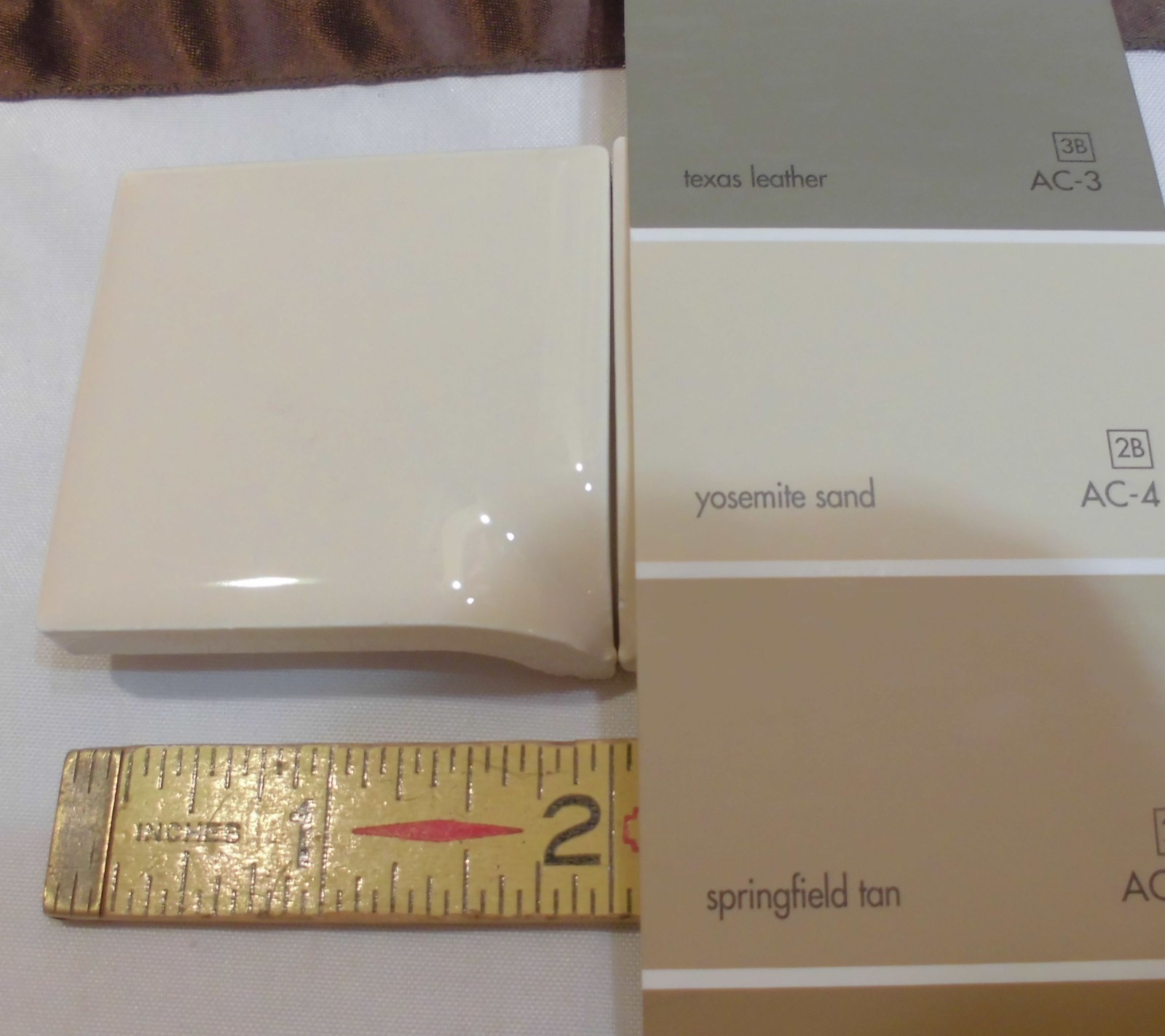2 pcs. Glossy *Tan* Daltile #137 Canvas… Ceramic bullnose inside corner tile