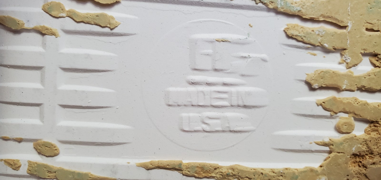 1 Wall Tile Ft Florida USA Ceramic 4-3/8″ Gloss Brown Speckled on Off White 1958