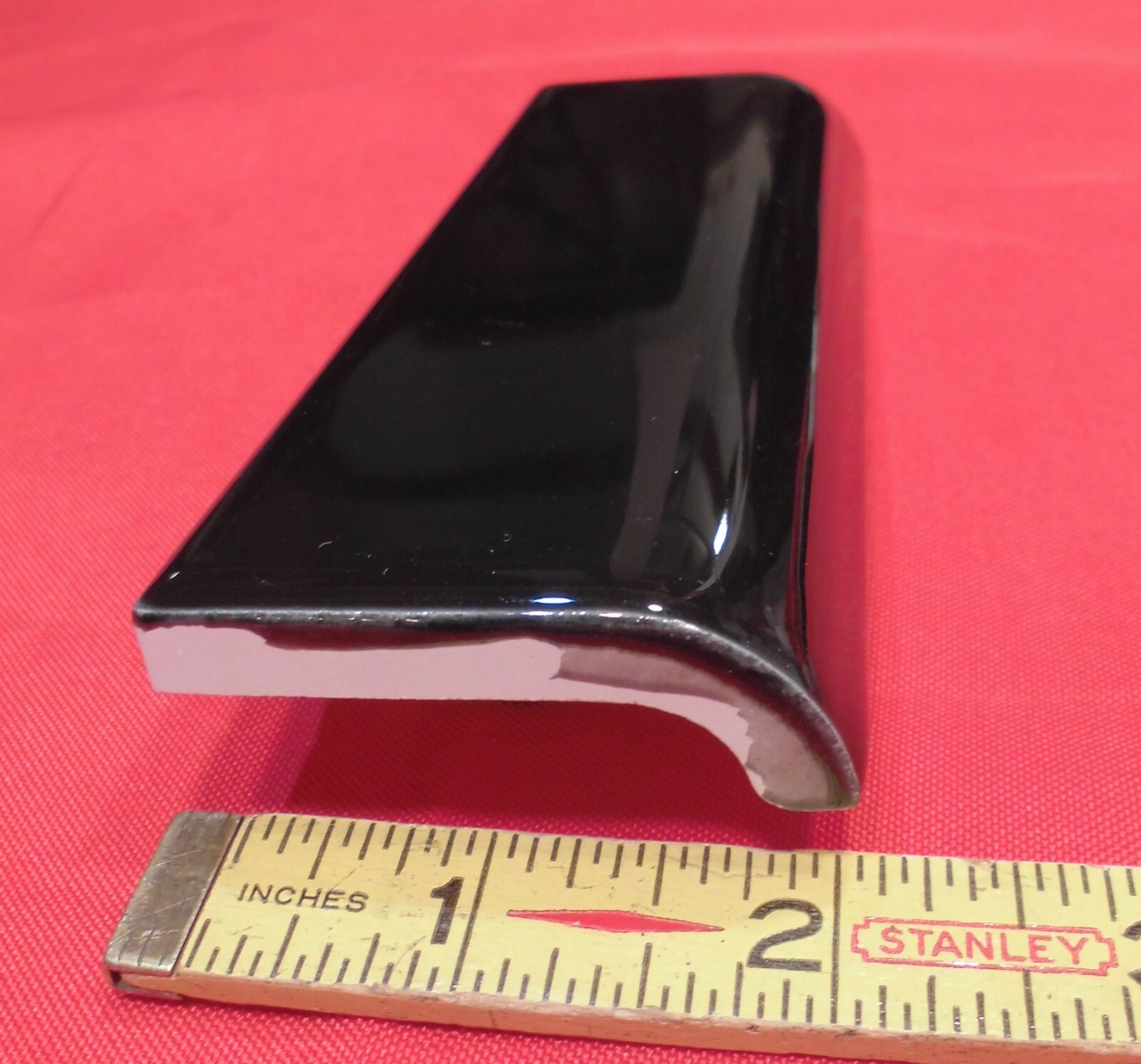1 pc. Glossy Black 2″ X 6″ X 5/8″ Ceramic Radius Bullnose Tiles, Mud-Caps, New