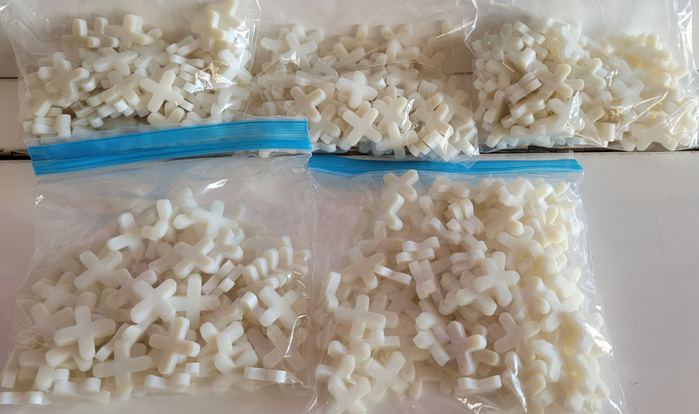 SUPERIOR FEATHERWEIGHT TOOLS CO WHITE SILICONE TILE SPACERS 550 PIECES