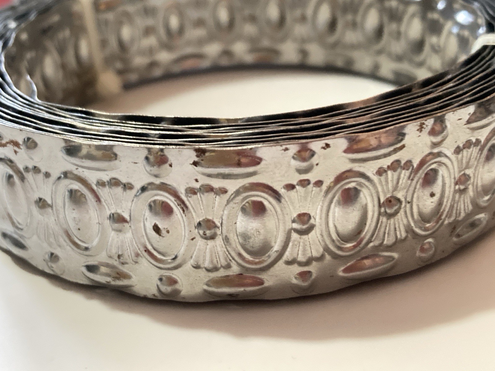 Craft Metal Filigree Embossed Trim 3/4″ Oval Closed Center Silvertone 3Y