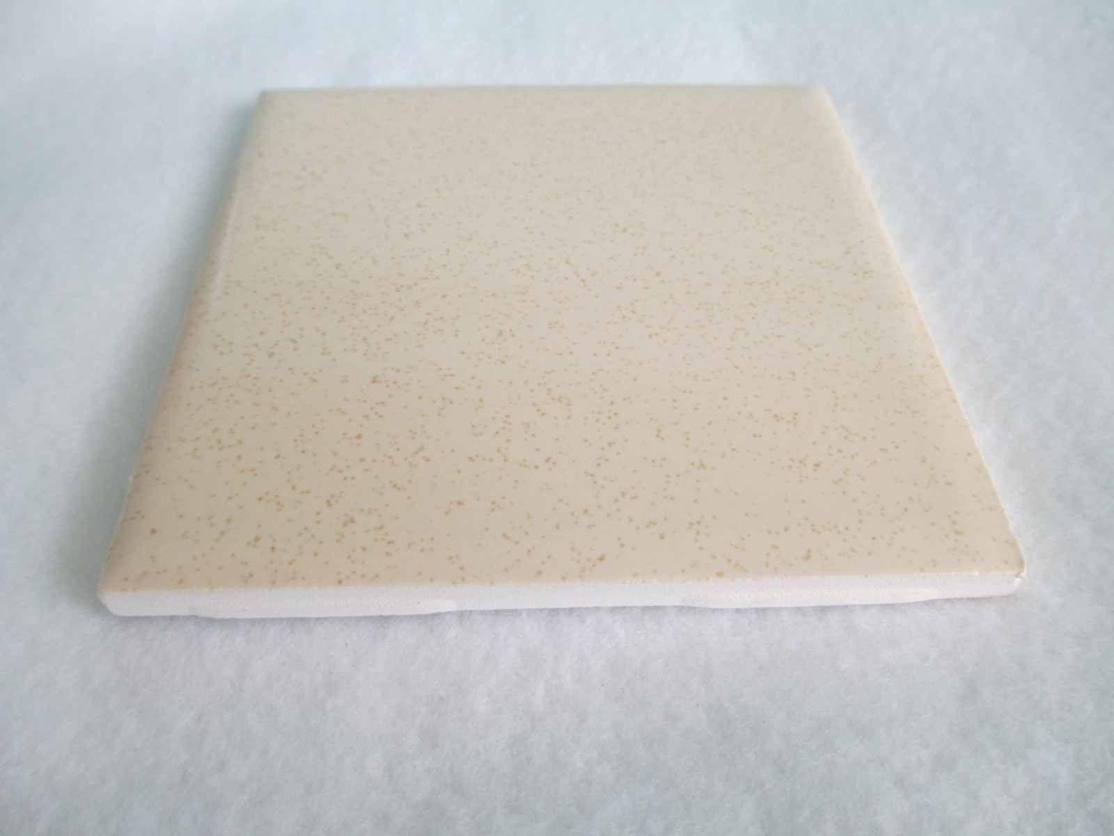 VINTAGE MID CENTURY TAN & BROWN SPECK CERAMIC WALL TILE SQUARE 4 1/4″ X 4 1/4″