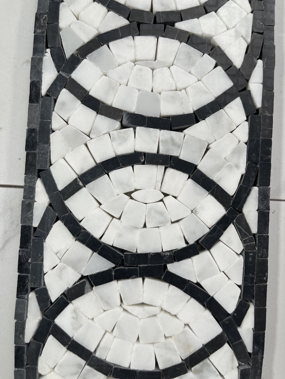 B0103P Eternal Rings Mosaic Border Carrara White Black Marble Listello Tile