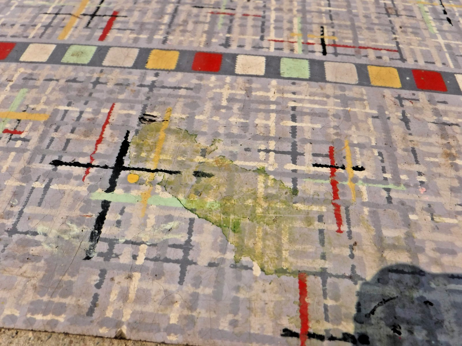 VTG~LINOLEUM FLOORING~LARGE PIECE~75″X85″~1950-60~MOVIE SET~MCM~GRAY GRID A
