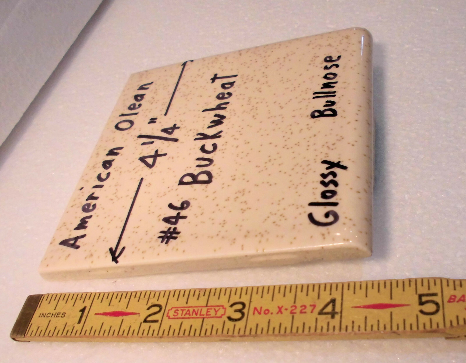 1 pc. *Buckwheat* Glossy Bullnose Ceramic Tile #46 by American Olean 4-1/4″ NOS