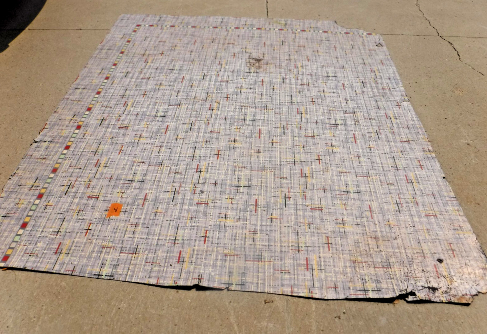 VTG~LINOLEUM FLOORING~LARGE PIECE~75″X85″~1950-60~MOVIE SET~MCM~GRAY GRID A