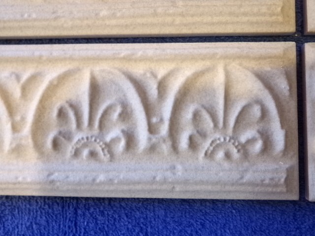 1 Case Gaya Wall Tile Stoneware 3″ X 7 7/8″ Fleur De Lis Trim Accent Spain