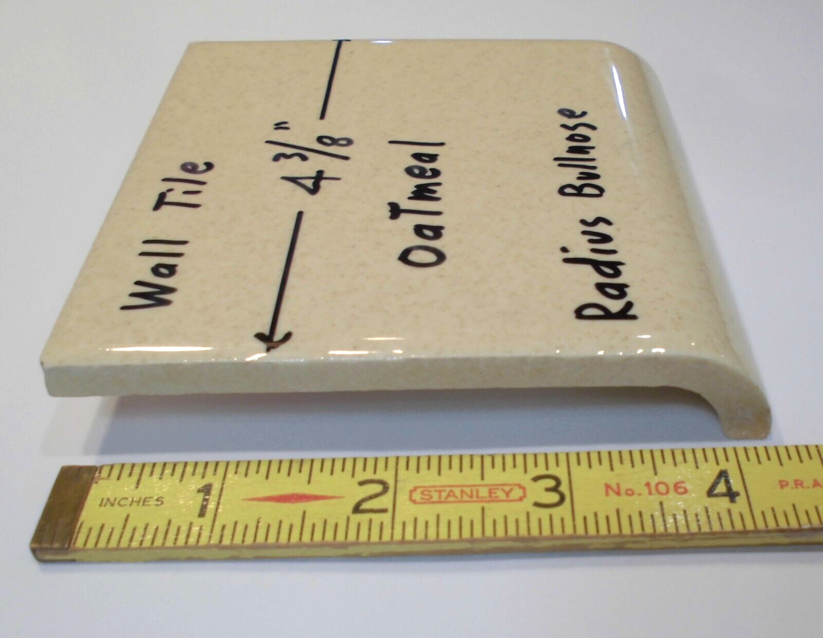 1 pc. Oatmeal: Glossy Ceramic Radius Bullnose tile 4-3/8″ Speckled Beige Defects